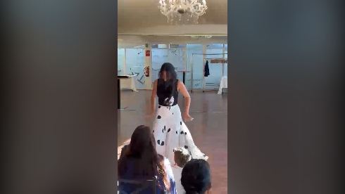 Rubí Gallego bailando «Tu reliquia», de Rosalía, en una boda